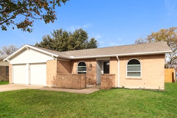 5621 MACDOUGALL DR Haltom City, TX 76148